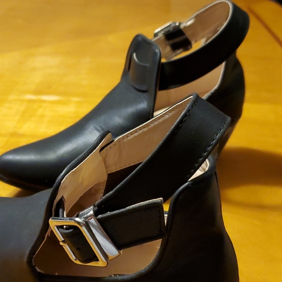 NWOT mark. Black Women's Ankle Boots - Size 6 - Picture 3 of 8